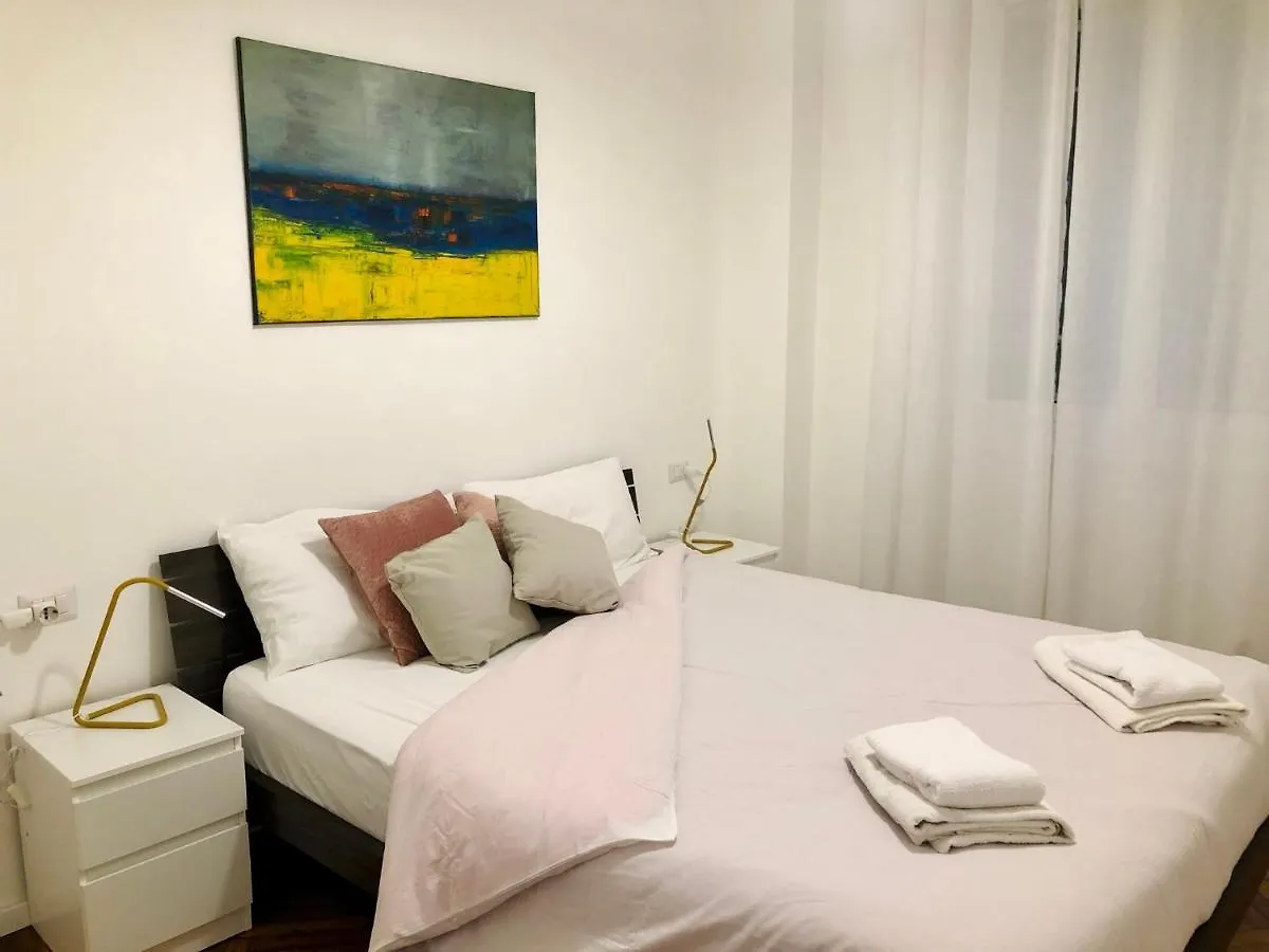 מילאנו Lovely 2 Room Apartment With Small Garden איטליה